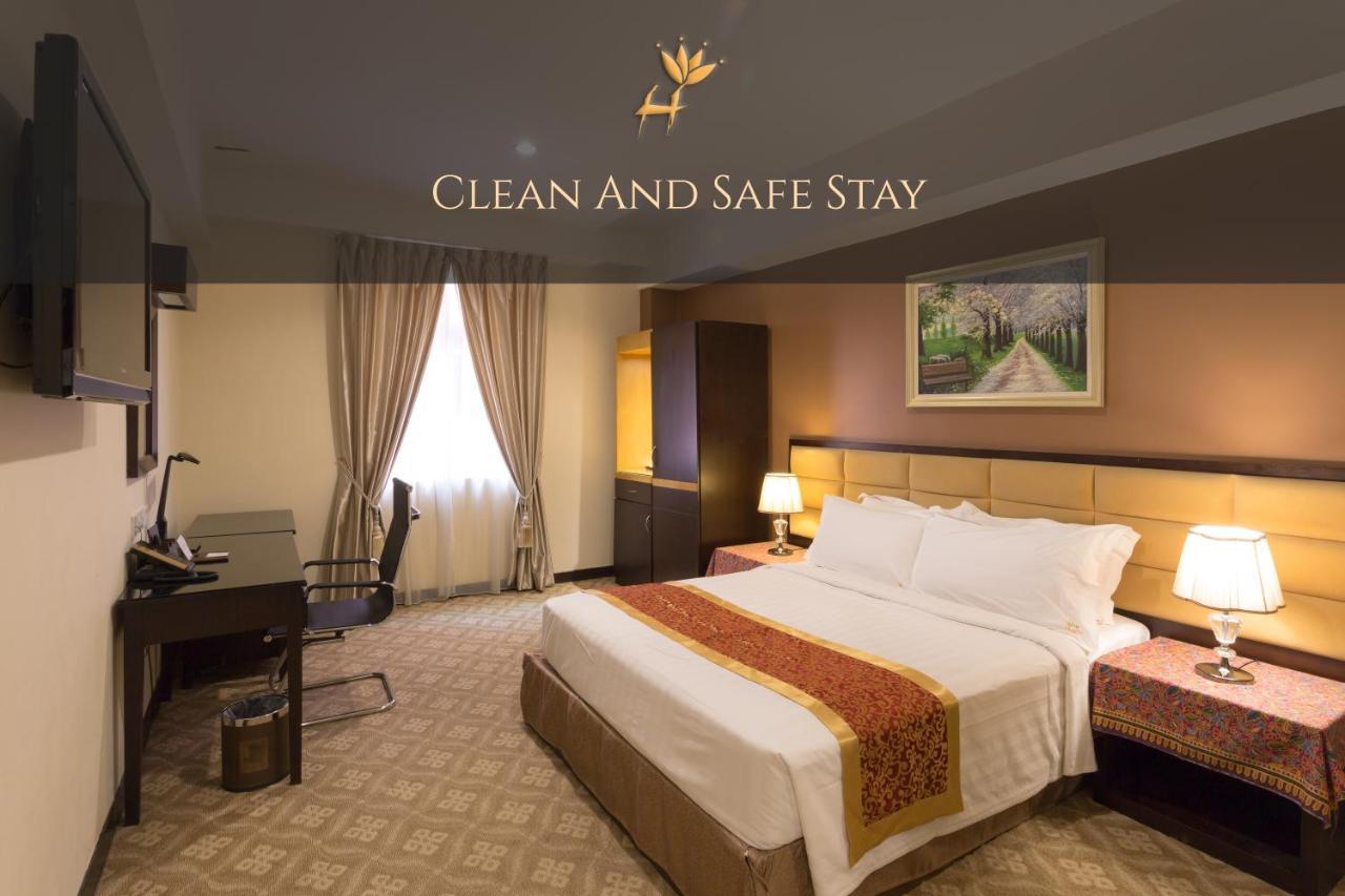 Hallmark Crown Hotel Malacca Eksteriør billede