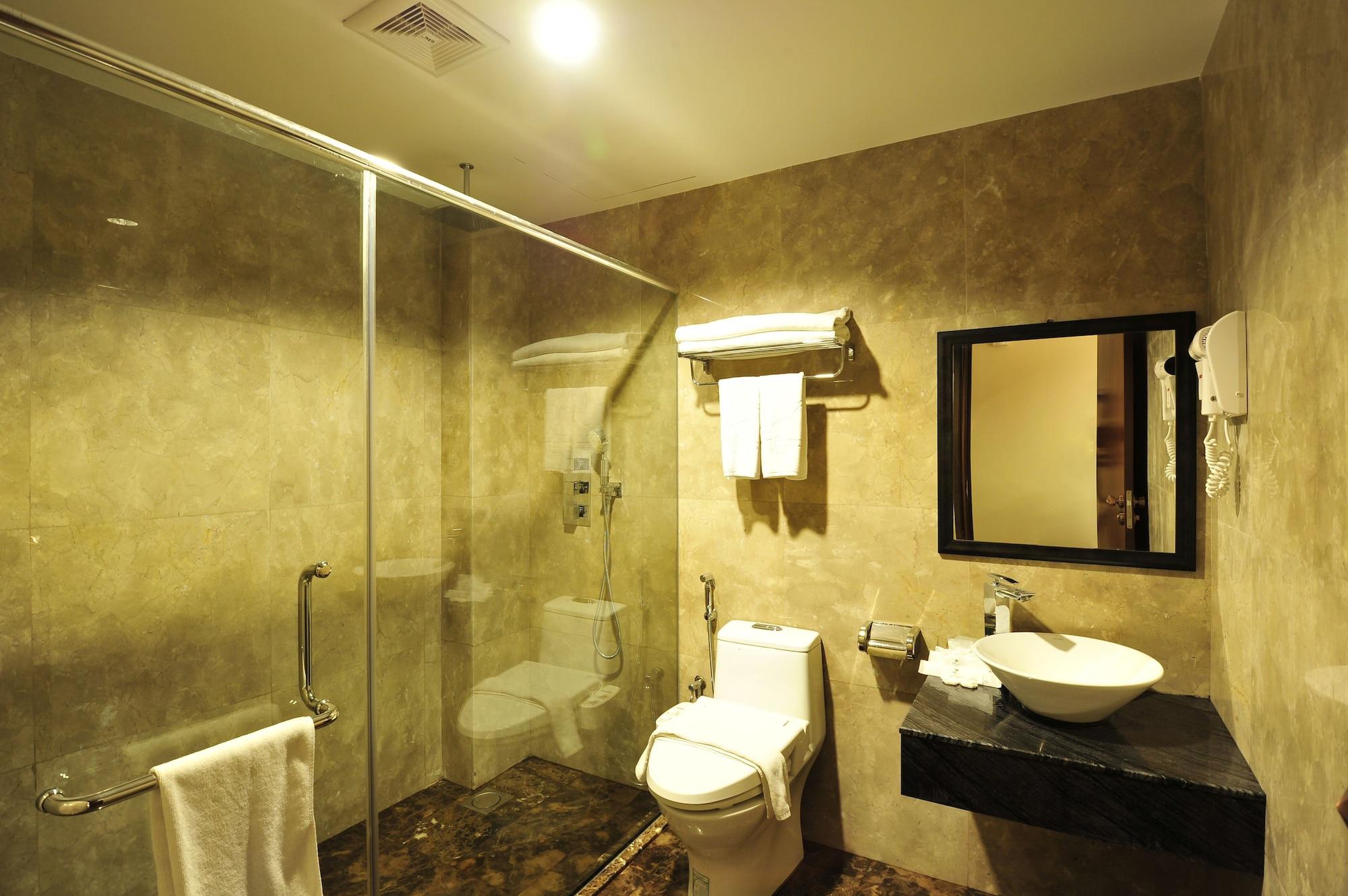 Hallmark Crown Hotel Malacca Eksteriør billede