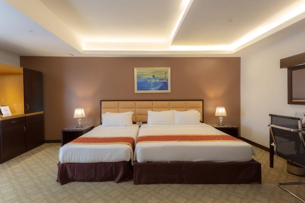 Hallmark Crown Hotel Malacca Eksteriør billede