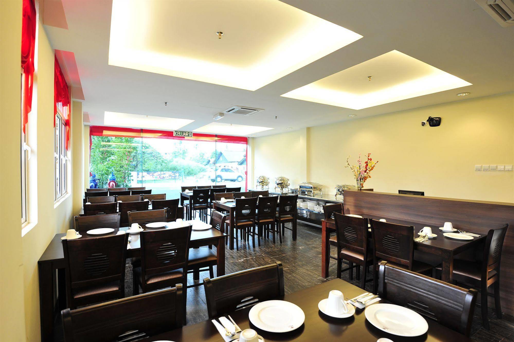 Hallmark Crown Hotel Malacca Eksteriør billede